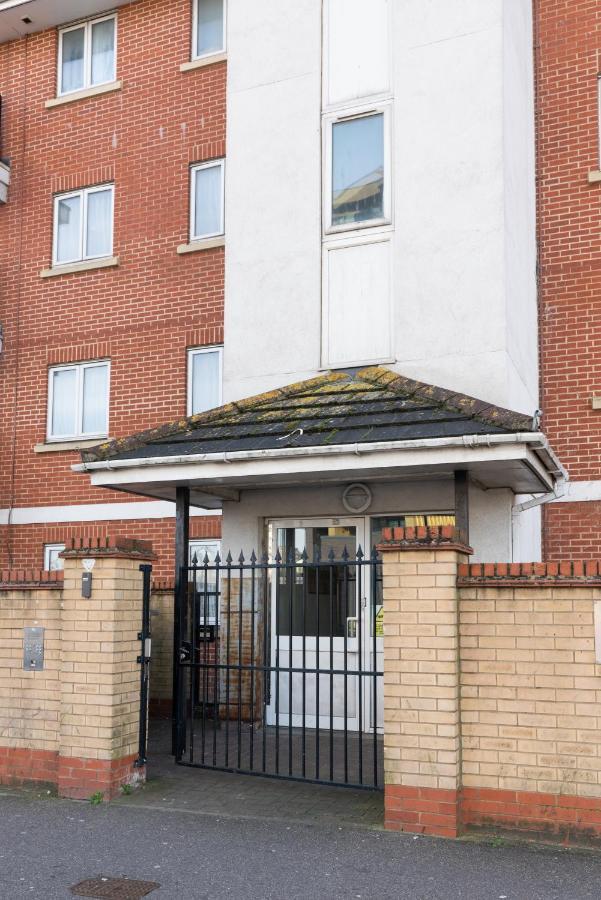 Suites By Rehoboth - Abbey Wood Station - London Zone 4 Extérieur photo