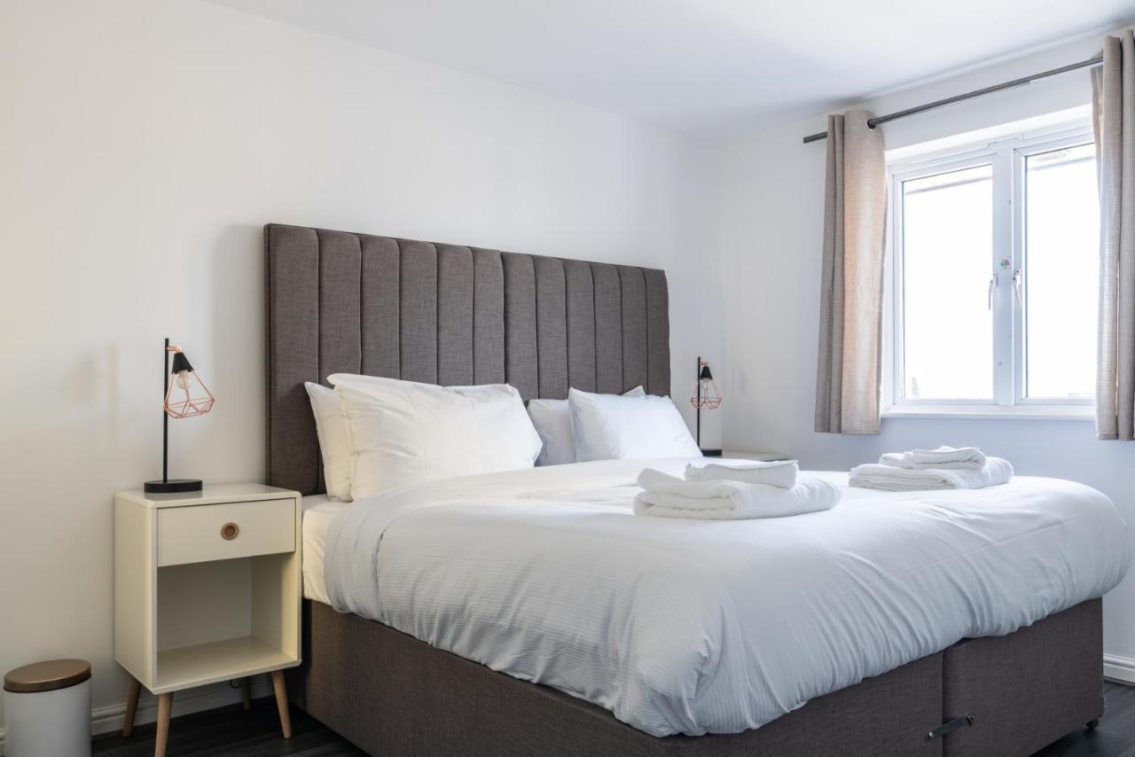 Suites By Rehoboth - Abbey Wood Station - London Zone 4 Extérieur photo