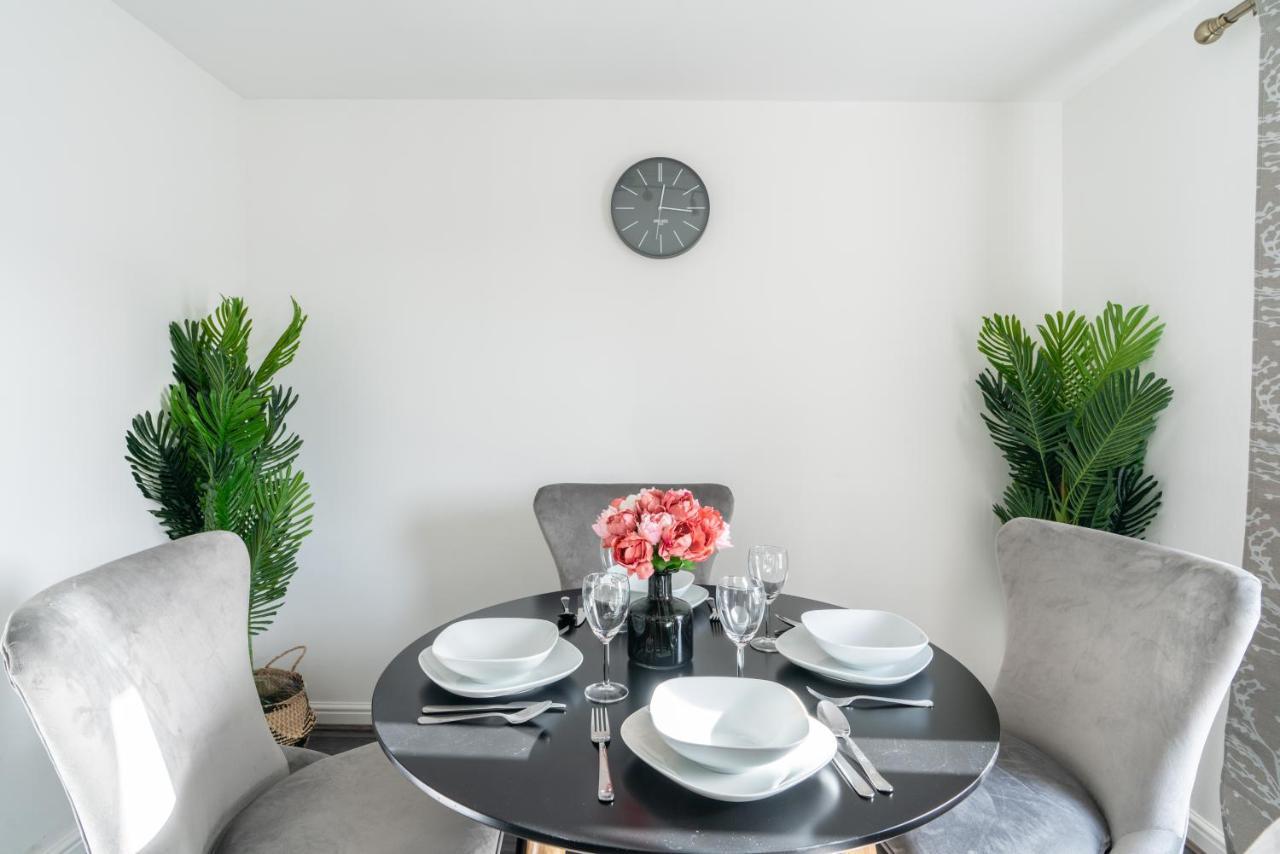Suites By Rehoboth - Abbey Wood Station - London Zone 4 Extérieur photo