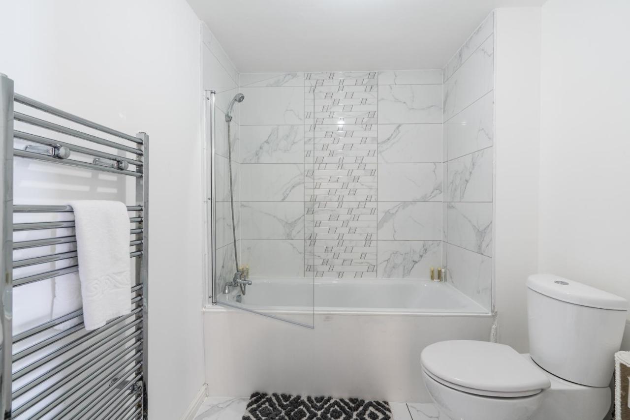 Suites By Rehoboth - Abbey Wood Station - London Zone 4 Extérieur photo