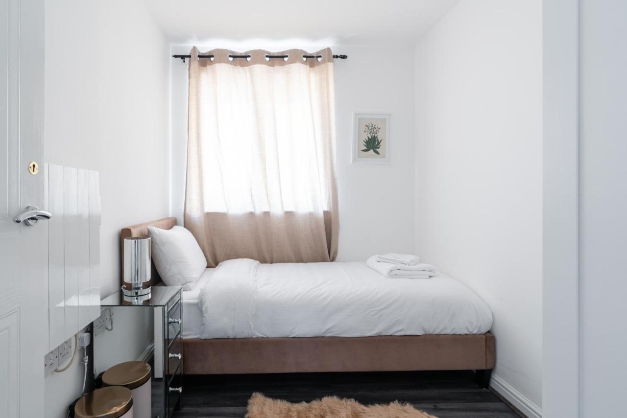 Suites By Rehoboth - Abbey Wood Station - London Zone 4 Extérieur photo